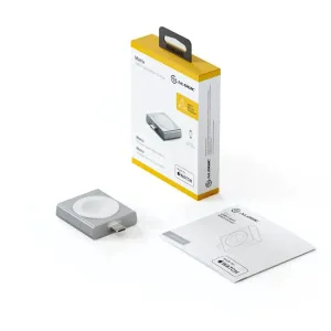 Alogic Matrix Apple Watch Ladegerätbox mit USB-C-Ladeeinheit und Schnellstartanleitung auf weißem Hintergrund