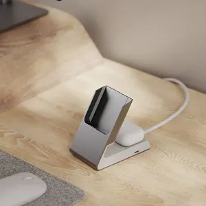 Alogic Matrix kabellose Ladestation mit Smartphone-Ständer und AirPods-Halterung auf einem Schreibtisch