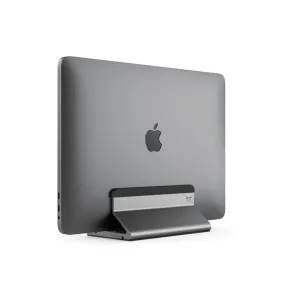 ALOGIC Bolt verstellbarer Laptopständer mit geschlossenem Laptop im MacBook-Stil in einem aufgeräumten Studioaufbau