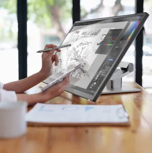 ALOGIC Clarity aktiv pekpenna som används med en ritplatta med skärm för digital teckning