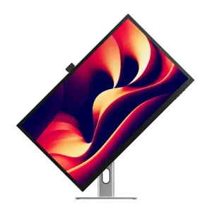 ALOGIC Clarity Pro 27-tommers 4K-skærm på sølvfarvet stander med farverigt abstrakt skærmbillede og indbygget webkamera
