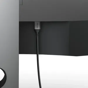 Alogic Ultra HD 8K HDMI-kabel ansluten till en enhet, visad i en studiomiljö för skärm- och medieanvändning