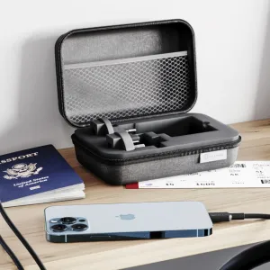 ALOGIC Rapid Power 67 W rejseopladeretui med oplader og USB-C-kabel ved siden af en smartphone