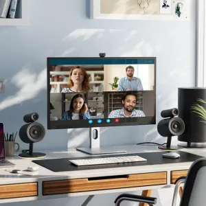 ALOGIC Clarity Max 32-tuumainen 4K-kosketusnäyttö verkkokameralla näyttää videopuhelua kotitoimiston työpöydällä