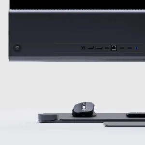 ALOGIC EDGE 34-tommers ultrabred skjerm sett bakfra med USB-C-hubporter og kontrollknapp