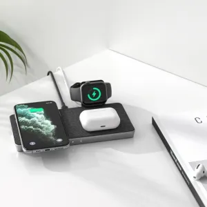 Alogic Ultra Power 3-in-1 -langaton lataustelakka lataamassa iPhonea, Apple Watchia ja kuulokkeiden koteloa