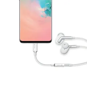 ALOGIC Elements PRO USB-C-auf-3,5-mm-Audioadapterkabel, verbunden mit einem Smartphone und kabelgebundenen Ohrhörern