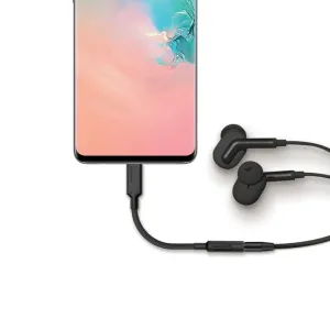 ALOGIC Elements PRO USB-C-auf-3,5-mm-Audioadapter, verbunden mit einem Smartphone mit kabelgebundenen Ohrhörern