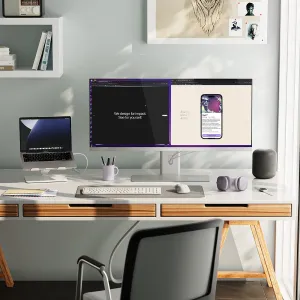 Alogic APEX valge ergonoomiline juhtmevaba kerimisrattaga hiir, kujutatud laual kodukontori seadistuses