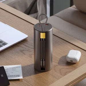ALOGIC Ark Pro bärbar powerbank med integrerade USB-C-kablar och portar på ovansidan, visad på ett träskrivbord