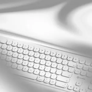 ALOGIC Echelon weiße Bluetooth-Tastatur in voller Größe mit nordischem Layout und Ziffernblock