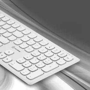 Alogic weiße Bluetooth-Tastatur in voller Größe mit nordischem Layout, Ziffernblock und Funktionstasten im Mac-Stil
