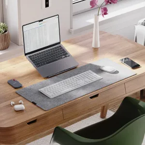 Alogic Echelon weiße Bluetooth-Tastatur in voller Größe mit nordischem Layout und Ziffernblock auf einer Schreibtischunterlage