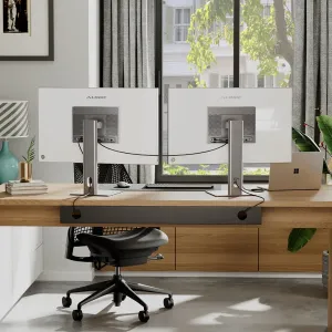 Alogic Aspekt 32-Zoll-Monitor auf einem höhenverstellbaren Raise Stand in einem Homeoffice-Schreibtisch-Setup