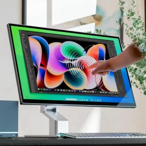 ALOGIC 32-Zoll-Clarity-6K-Touchscreen-Monitor auf Klappständer, mit Hand bei der Berührungseingabe