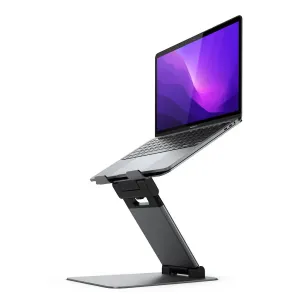 Verstellbarer Alogic Elite Plus-Laptopständer mit einem MacBook Pro auf einer stabilen, angewinkelten Erhöhung