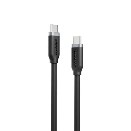 ALOGIC melns USB-C kabelis ar diviem taisniem USB-C savienotājiem, pelēkiem metāla uzmavām un ALOGIC logotipu uz piedurknēm.