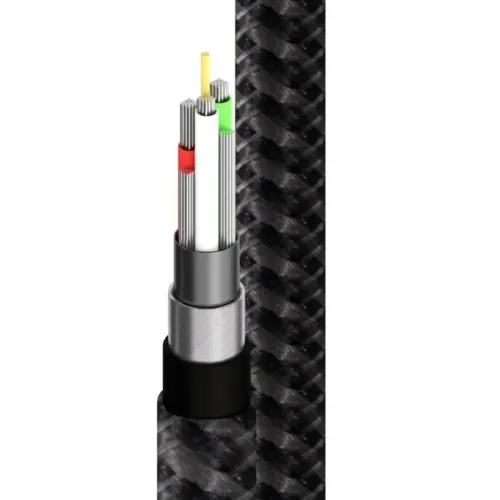 USB-C til USB-C-kabel i space grey, nærbillede af den afskårne ende med flettet kappe og synlige multiledere med farvemarkeringer indeni.