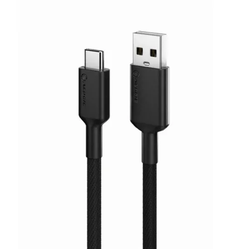 ALOGIC juodas pintas USB-A į USB-C kabelis, stambiu planu, dvi jungtys viena šalia kitos baltame fone, portretinis profilis.