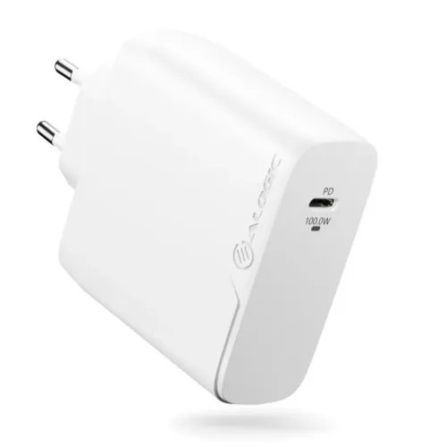 Valkoinen seinälaturi, jossa on EU-pistoke, yksi USB-C-portti, jossa on merkintä PD 100W, vinossa kuvassa näkyy ALOGIC-logo sivulla ja pyöristetyt reunat.