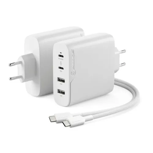 ALOGIC Rapid Power GaN‑laddare visad fram- och bakifrån med EU-kontakt, 2 USB‑C och 2 USB‑A portar samt vit USB‑C‑kabel.