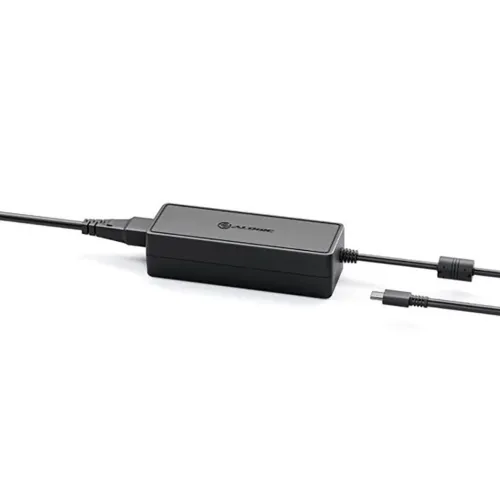 ALOGIC USB-C įkroviklis su juodu stačiakampio formos linijiniu maitinimo šaltiniu, maitinimo laidu kairėje ir USB-C laidu dešinėje.