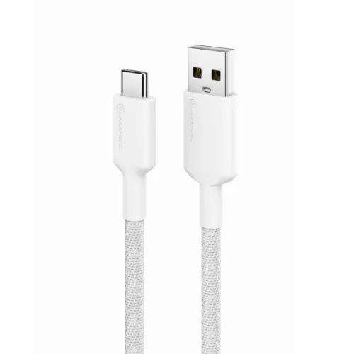 ALOGIC USB-A til USB-C-kabel i hvitt med stoffflette, nærbilde av to kontakter ved siden av hverandre: USB-C venstre og USB-A høyre.