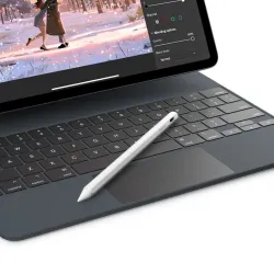 Vit ALOGIC iPad Stylus Pen med tryckkänslighet, handflateavvisning och kompatibel med 2018+ iPad-modeller för exakta skisser.